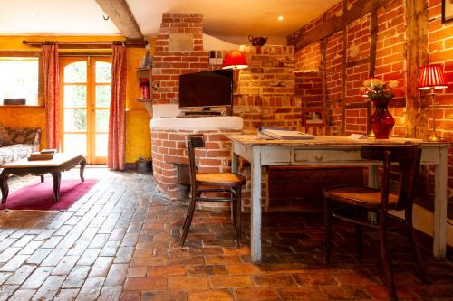 Sudbury House | The Bakery a honeymooners favourite cosy stylish with lovely walks and pubs