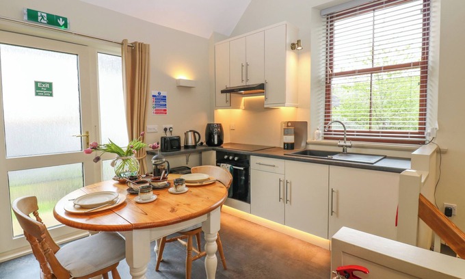 Kirkby Stephen Cottage | THE BAND ROOM, pet friendly, with open fire in Kirkby Stephen