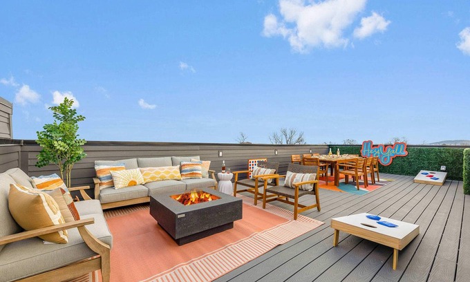 Eighth Avenue House | The Banjo - Huge Rooftop + 1.5 miles to Broadway