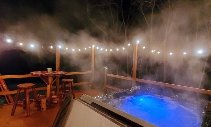 Del Rio Cabin | The Banty Rooster - A Couples Getaway in the Mountains of East Tennessee