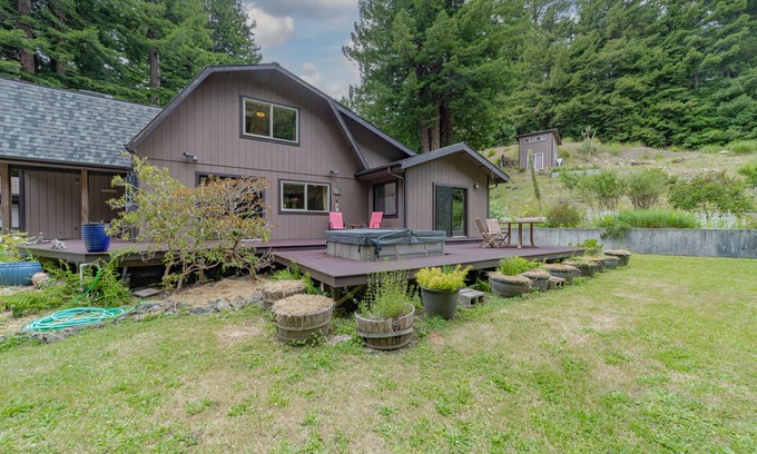 Trinidad House | The Barn: a Trinidad home in the redwoods with privacy and hot tub.