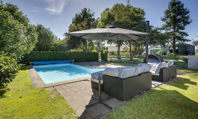 Raukawa House | The Barn At 2111- Hastings Holiday Home