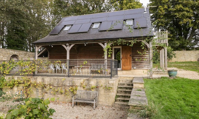 Burford Cottage | THE BARN AT WESTHALL COTTAGE, romantic, with open fire in Burford