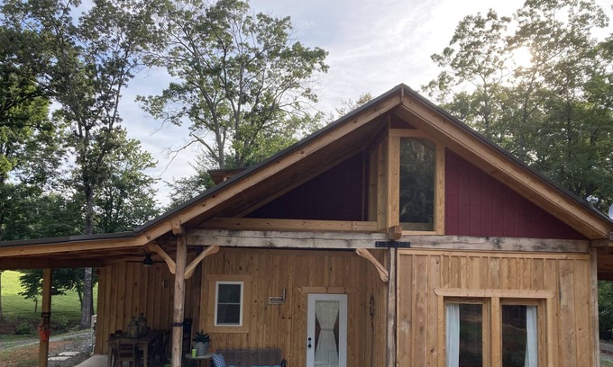 Mill Spring Cabin | The Barn House - 8 miles to TIEC