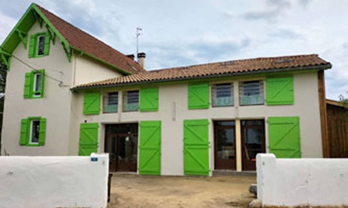 Saubrigues House | The barn of Pintouquet consists of four apartments and a studio.