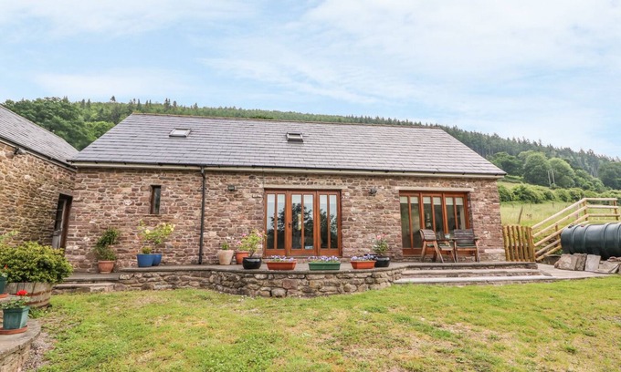 Gilwern Cottage | THE BARN, pet friendly, with a garden in Abergavenny