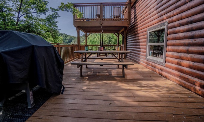 Dandridge Cabin | The Barn