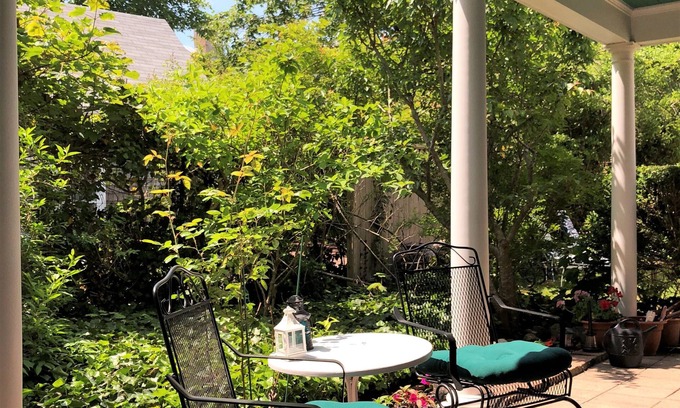 Nantucket Town Bed & Breakfast | The Barnacle Inn