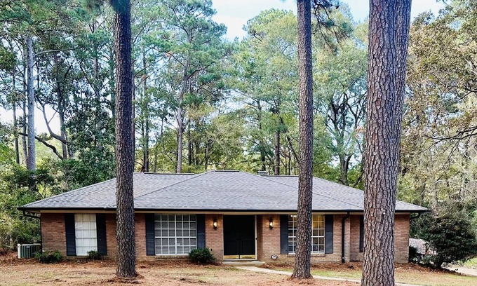 Flowood House | The BAY HOUSE at the REZ, 4 bdrm 2 ba
