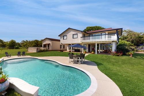 Barrett House | The Baytown Getaway