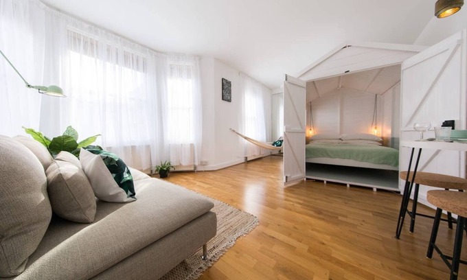 Farringdon Apartment | The Beach Hut in Holborn