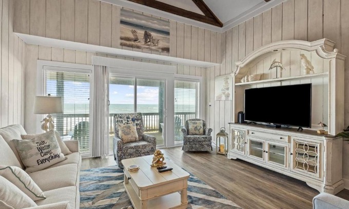 Pine Knoll Shores House | The Beachcomber home