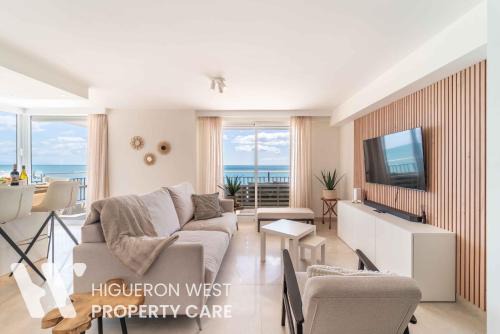 Torreblanca Apartment | The Beachfront Collection - Casa Niza by HWPC