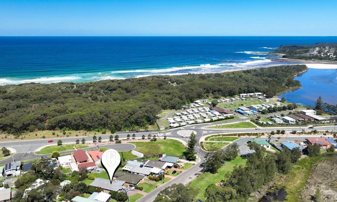 Burrill Lake House | The Beachhouse @ Burrill - Your serene lake house retreat awaits