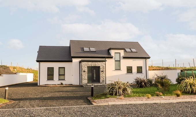 Gortahork Cottage | THE BEACHHOUSE, pet friendly in Gortahork, County Donegal