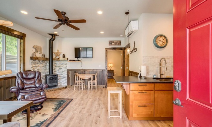 Leavenworth House | The Bear Den - Quaint Retreat Close To Town