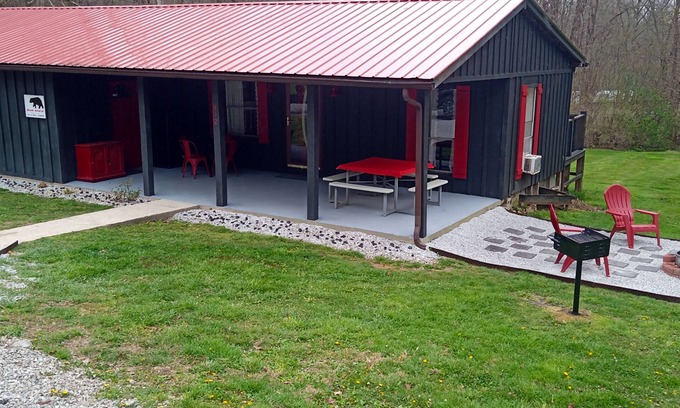 Winona House | The Bear Shack- Brimstone Trail #6 Access - 10 Person Cabin. Trailer Parking!