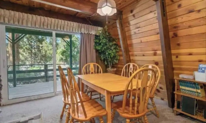 Big Bear Cabin | The Bears Lair Perfect for family