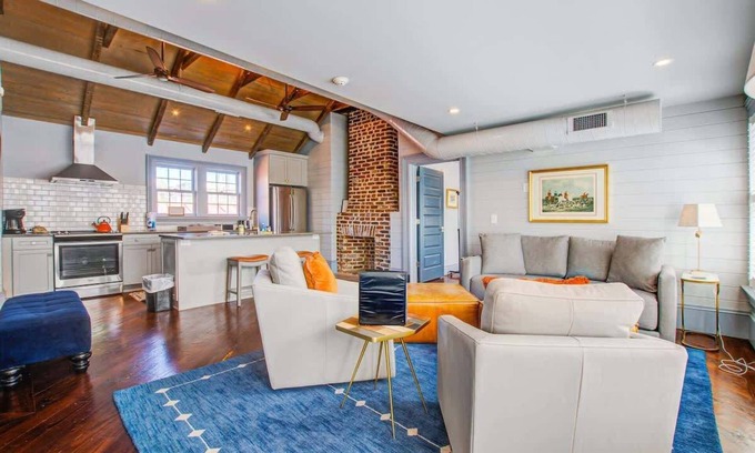 Cannonborough Elliotborough Apartment | The Beat | 2BR in the Heart of Downtown Charleston