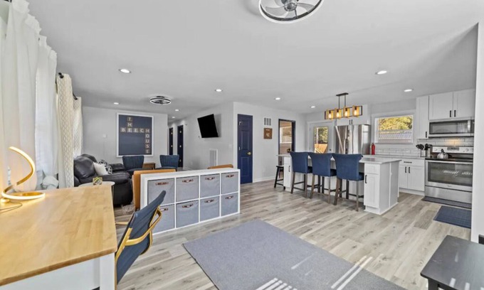 Greensboro House | The Beech House - 3 BR 5 bed home - Downtown Gboro