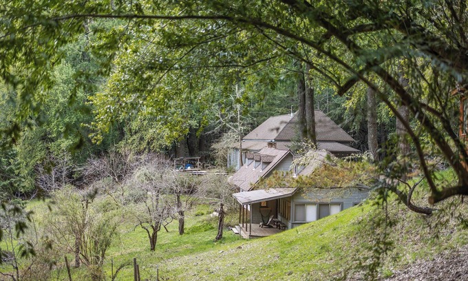 Redwood Valley House | The Beehive- 4-bedroom house at Leonard Lake Reserve