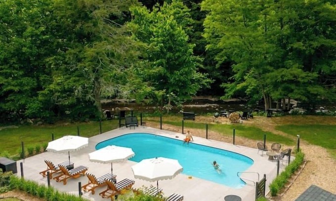 Phoenicia House | The Bend: Boutique Stays - Pool, Waterfront, Sauna