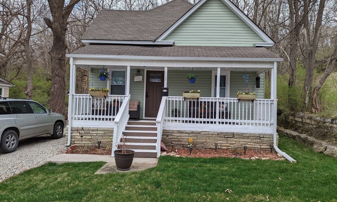 Excelsior Springs House | The Benton House Home Away From Home