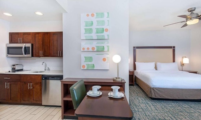 Sandy Springs Hotel | The Best of Atlanta! Pool, Gym Access & Free Hot Breakfast Included