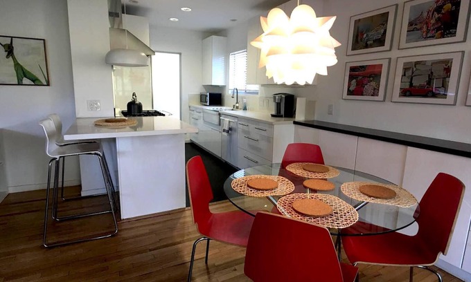 Silver Lake House | THE BEST OF HOLLYWOOD AND LOS ANGELES IN A PRIVATE MID-CENTURY MODERN HOME