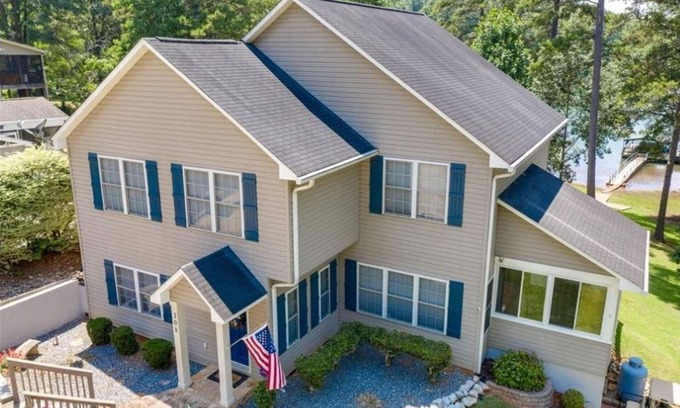 Townville House | The Best Times at Lake Hartwell - Large Lake House near Clemson w/Pontoon Rental