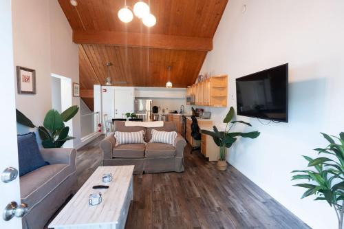 Jeffersonville House | The Best View at Smugglers' Notch