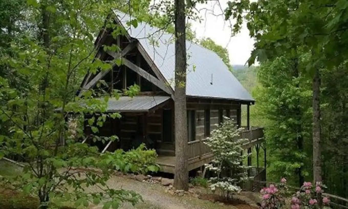 Waynesville Cabin | The Bethel House at Hawthorn Haven