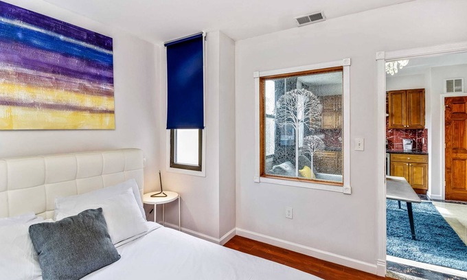 Chinatown Apartment | The Better Stay 1BD Apartment in the Heart of the City