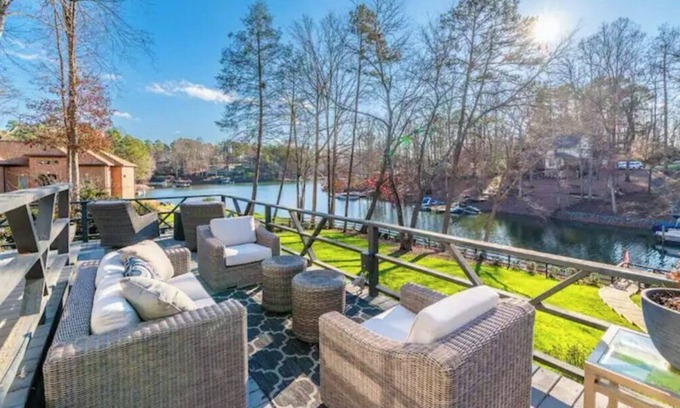 Mooresville House | The Big Chill on Lake Norman