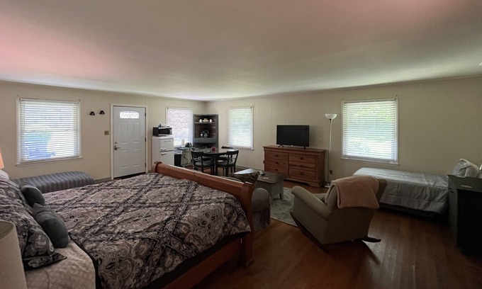 Damascus House | The Big Dam Room