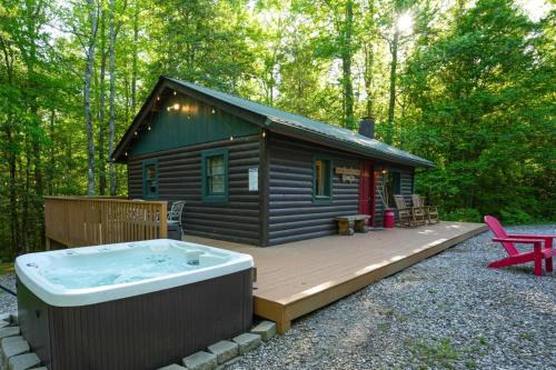 Dahlonega House | The Big Little Cabin - Hot Tub & Playground