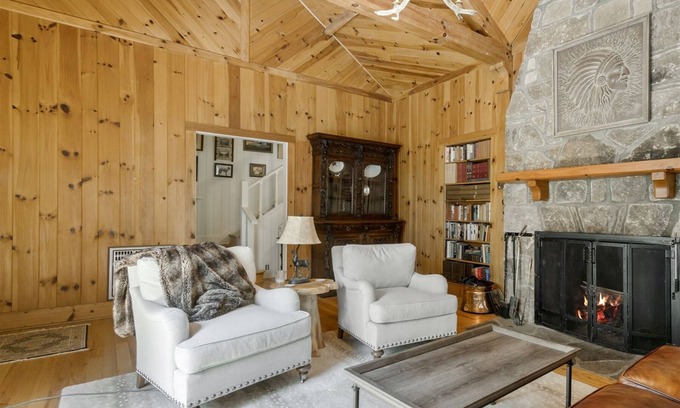 Highlands Cabin | The Bird Coop | Gorgeous Large Home 5 Minutes to Main Street