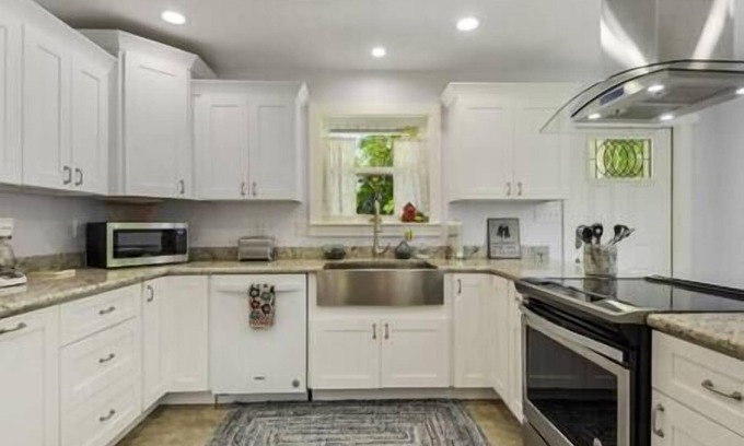 Waveland House | The Bird House - Pet Friendly Vacation Rental Home