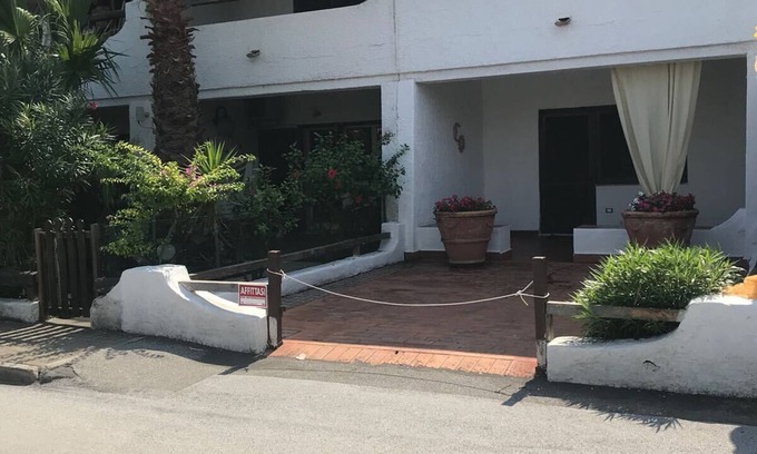 Vulcano Porto Apartment | THE BLACK SANDS is a 2-room apartment in the middle of the 2 beaches of Vulcano