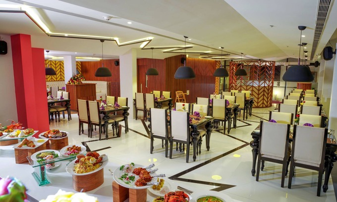 Kakkanad Hotel | The Blooms Cochin