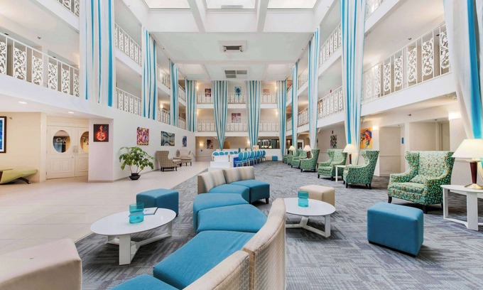 Blue Ash Hotel | The Blu Hotel Blue Ash Cincinnati, an Ascend Collection Hotel