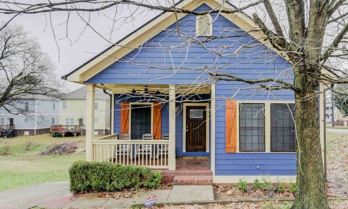 Mechanicsville House | The Blue Cottage with Gourmet Kitchen - Near Downtown, Stadium & Aquarium