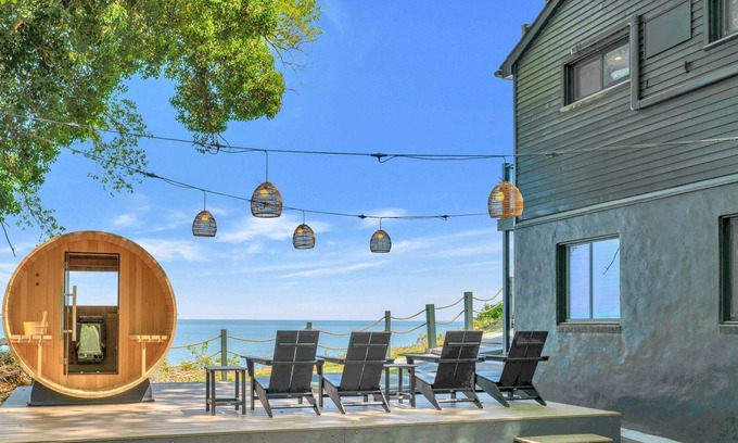 Chesapeake Beach House | The Blue Crab | Cliffside | Hot Tub & Sauna