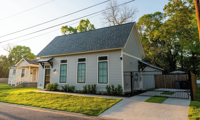 Baton Rouge House | The Blue Heron Haven—your perfect getaway just minutes from the heart of LSU!
