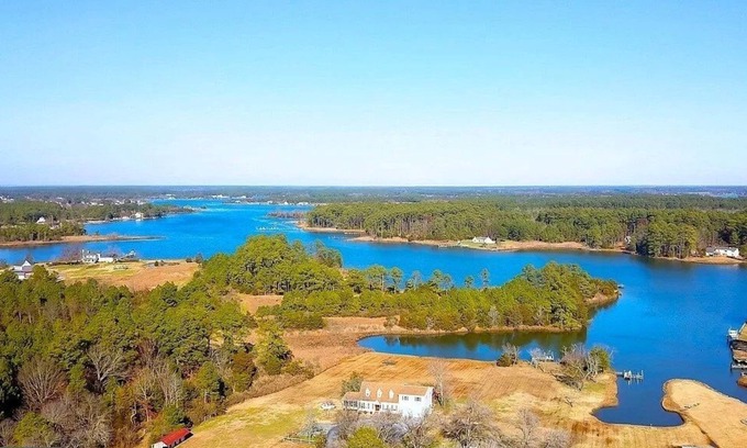 Woolford House | The Blue Heron-Spacious Waterfront Eastern Shore getaway with kayaks