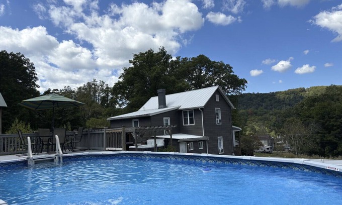 Ohiopyle Apartment | The Blue Heron · Walk to the Falls! Celebrate the Season in Ohiopyle!