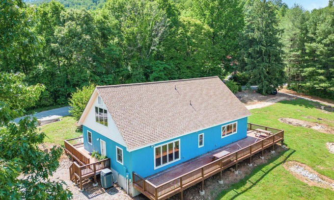 Nellysford House | The Blue Llama - Spacious Oasis off Brew Ridge Trail - Great for Groups & Pets