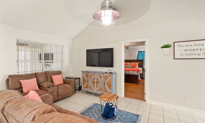 Brunswick House | The Blue Pearl | 3 Bed, 2 Bath