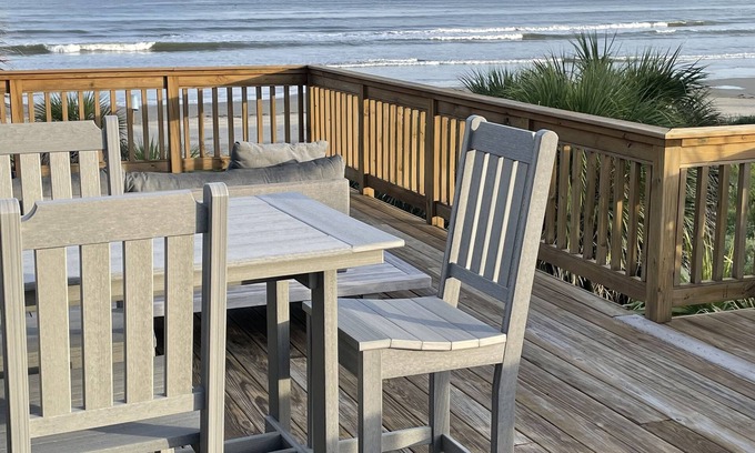 Pirates Beach House | The Blue Pelican - Beachside in Pirates Beach! Sleeps 10.