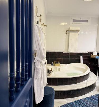 Las Lagunas House | The Blue Suite